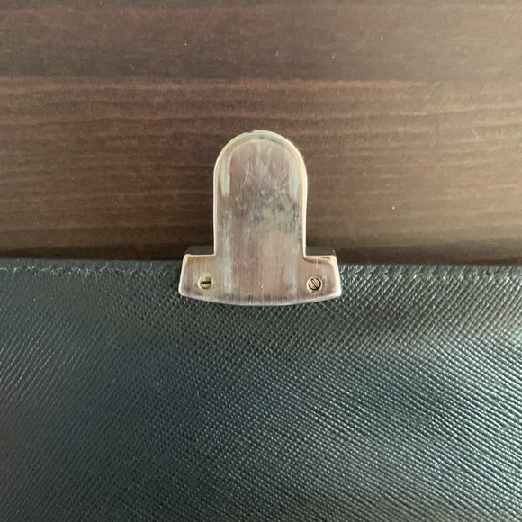 Authentic Prada black Saffiano-trimmed Vela wallet - Picture 4 of 10